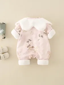 Rosa chinesischer Baby-Strampler mit Blumenmuster und weißem Kunstpelzkragen