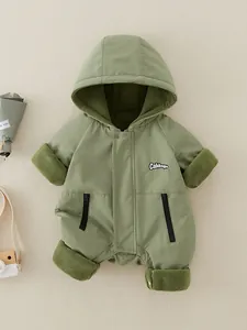 Tutina invernale neonato verde con fodera in pile spessa e design con cappuccio