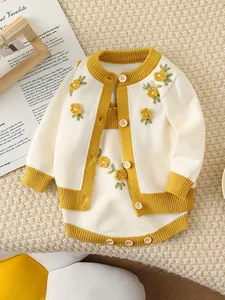 Ensemble en tricot pour bébé fille avec fleurs 3D jaunes et cardigan de printemps