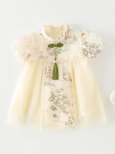 Robe chinoise traditionnelle pour fille en beige clair avec pompons et tulle