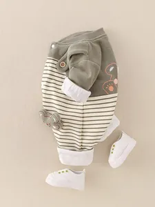 Tutina neonato in maglia a nido d'ape verde oliva con pantaloni a righe