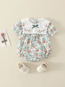 Kurzärmeliger Baby-Body für Mädchen mit Erdbeermuster, Spitzenkragen und Babyschuhen