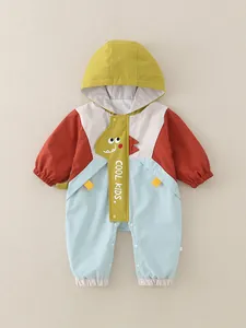 Winddichter Baby-Einteiler im Color-Block-Design mit Dino-Kapuze für den Herbst