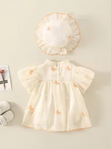 Completo neonata con abito ricamato a farfalle e cappellino parasole abbinato