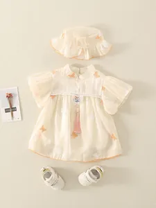 Completo estivo stile cinese per neonata con ricamo farfalla e cappellino parasole chic