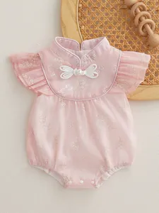 Body bébé néo-chinois rose avec jacquard floral et boutons nœuds traditionnels