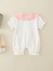 Kurzärmeliger Baumwoll-Strampler für Babys mit rosa Bubikragen und gerüschten Bündchen