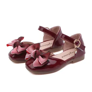 Ballerine Mary Jane bordeaux lucide per bambina con fiocco e ciondolo in strass