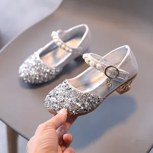 Scarpe da principessa argento con paillettes per bambina e cinturino decorato con perle