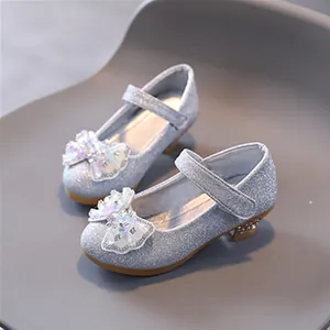 Scarpe da principessa argento per bambine con fiocco glitterato e tacco basso da festa