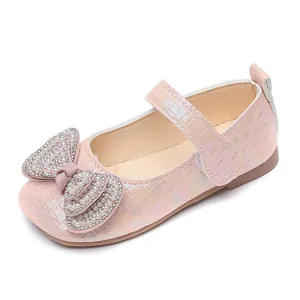 Scarpe da principessa Mary Jane rosa per bambina con finitura perlata e fiocco di perle