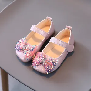 Chaussures Mary Jane roses pour filles avec nœud arc-en-ciel brillant et fini perle