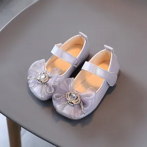 Hellviolette Mädchen Prinzessin Schuhe mit Glitzer-Finish und Strass-Kronen-Schleife