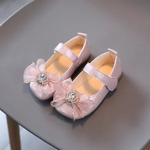 Prinzessinnen-Schuhe für Mädchen in Perlmutt-Rosa mit Spitzenschleife und Kronen-Strass
