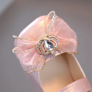 Rosa Prinzessinnenschuhe für Mädchen mit Strass-Krone und Organza-Schleife