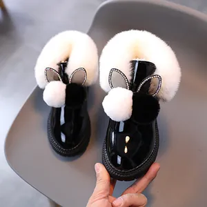 Bottes de neige d'hiver en cuir verni noir pour filles avec oreilles de lapin et fourrure