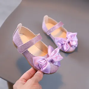 Glitzernde lila Prinzessin Mary Jane Schuhe für Mädchen mit Satinschleife und Klett