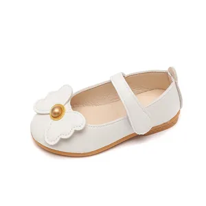 Chaussures Mary Jane en cuir blanc pour filles avec fleurs et semelle antidérapante