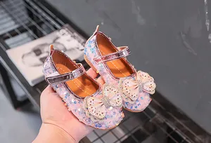 Detailansicht rosa Pailletten-Prinzessinenschuhe für Mädchen mit hohler Schleife