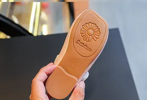 Detail view of the brown rubber sole with daisy pattern and size 26 for kids shoes