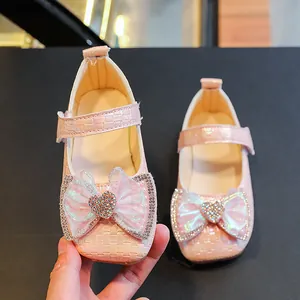 Pink Mary Jane shoes for girls with woven texture and sparkling heart bow detail