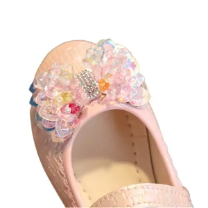 Chaussures Mary Jane roses pour filles avec décor floral et texture tissée élégante