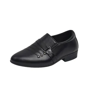 Mocassins classiques en cuir noir pour garçon, parfaits pour mariages et école, détails métal
