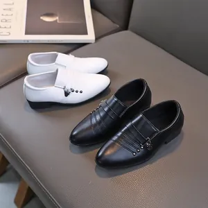 Chaussures de cérémonie pour garçons style britannique noir et blanc avec boucles métal