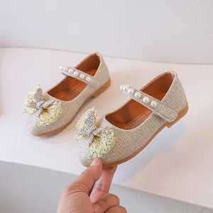 Zapatos Mary Jane dorados para niña con lazo de diamantes y tiras de perlas