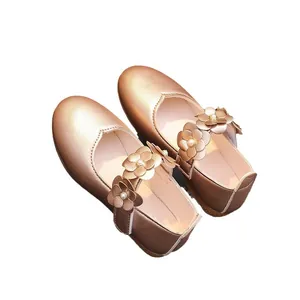 Goldene Mädchen Mary Jane Prinzessinnenschuhe mit Perlen-Blumenriemen und Metallic-Look
