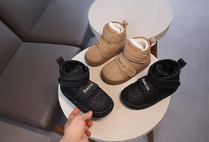 Détails de bottes de neige enfant avec cuir matelassé et doublure en polaire