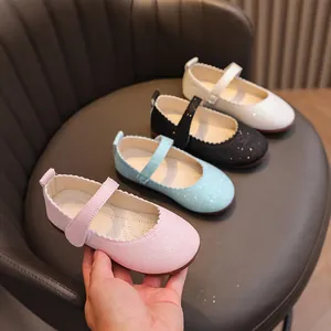 Chaussures Mary Jane Princesse pour Filles en Cuir Synthétique Pailleté Bord Festonné Bande Velcro Chaussures pour Mariage Spectacle