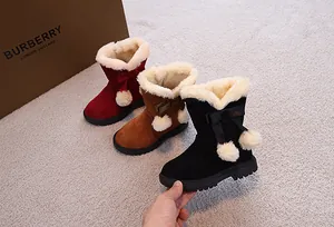 Stivali da neve bimbi con fodera felpata in rosso, marrone e nero con fiocchi