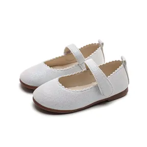 Chaussures Mary Jane argentées pailletées pour filles avec bord festonné et velcro