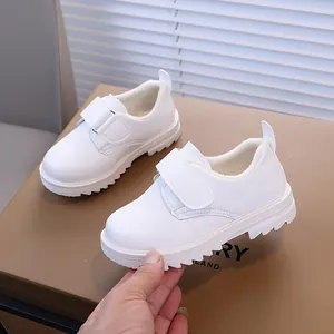 Chaussures habillées blanches pour garçons avec doublure chaude et velcro pour l'école