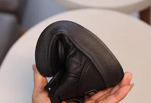 Bottes de neige noires souples pour enfants avec matelassage et semelle antidérapante