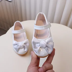 Glanzende witte Mary Jane schoenen voor meisjes met grote satijnen strik en antislipzool