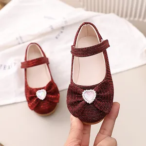 Glitzernde rote Mary Jane Schuhe für Mädchen mit großer Schleife und Herz-Edelstein
