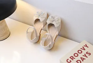 Details von Mädchen Prinzessin Sandalen mit Strass-Schleife und funkelndem Creme-Gold