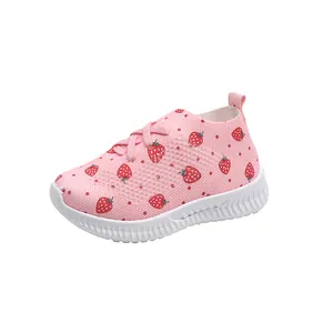 Chaussures roses pour filles avec motifs fraises et semelles souples respirantes