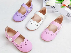Détails des babies pour filles avec motifs floraux découpés au laser et boucles en perles