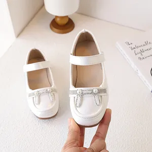 Scarpe da principessa Mary Jane bianche per bambine con perle e orecchie di coniglio