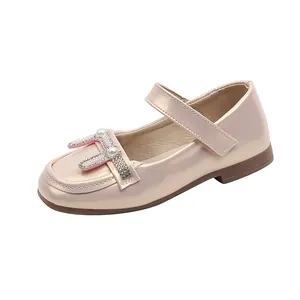 Scarpe Mary Jane in pelle verniciata rosa per bambina con fiocco di perle e strass