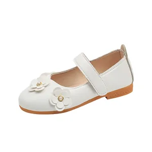Zapatos Mary Jane blancos para niña con flores y suela de goma resistente