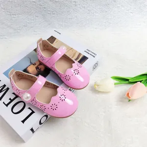 Chaussures Mary Jane roses en cuir pour filles avec fleurs ajourées et perle décorative