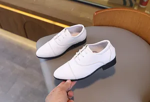 Détails de chaussures Oxford en cuir souple blanc pour garçons lors d'événements formels