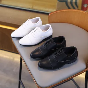 Chaussures richelieu classiques noir et blanc pour garçons pour l'école ou mariages