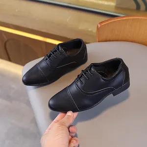 Chaussures richelieu noires classiques pour garçons en cuir souple avec semelle plate