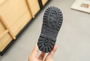 Detailed view of the anti-slip rubber sole with deep treads and size 28 marking