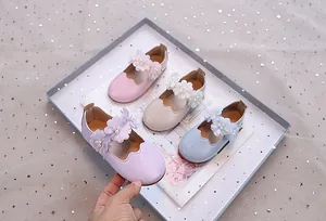 Glitzernde Mary Jane Schuhe für Mädchen mit Perlenblumen in vier Pastellfarben